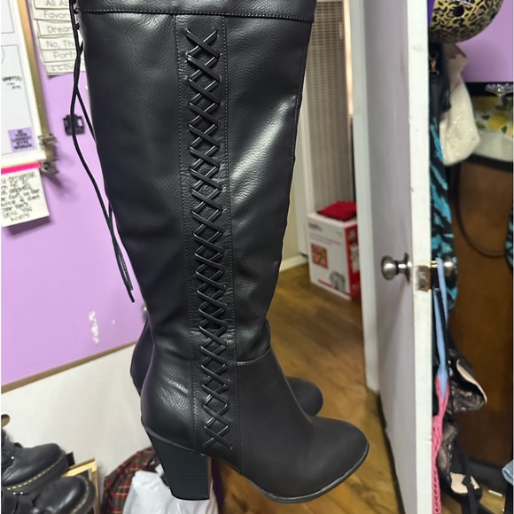 Brand new boots - Picture 3 of 4